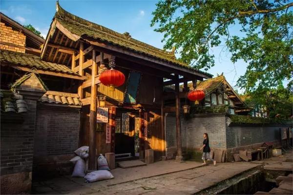 米兰官推:种族主义在足球比赛没有容身之处,我们支持迈尼昂